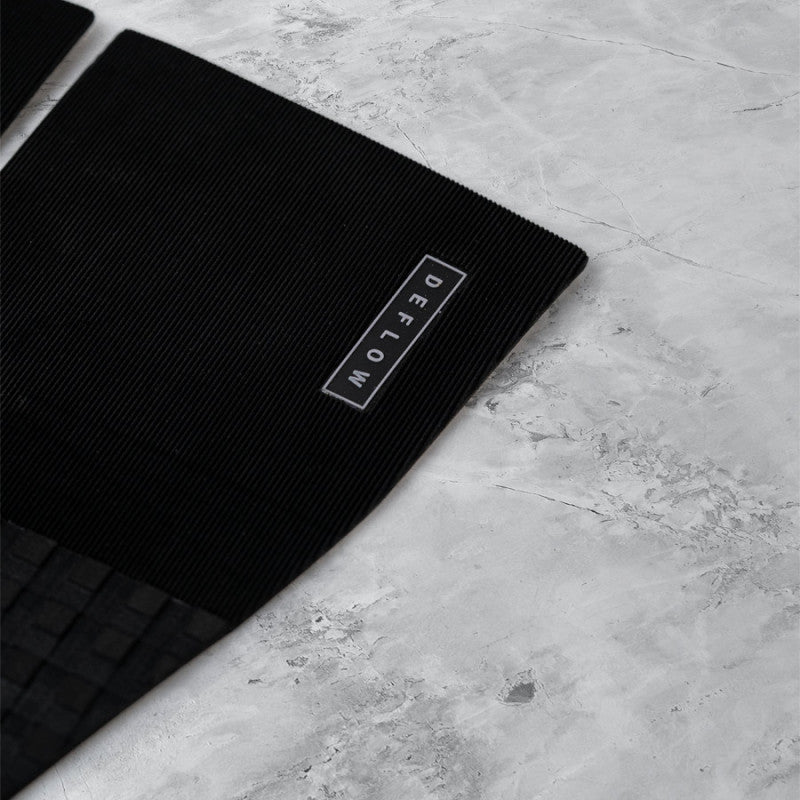 Deflow 2 Piece pad featuring sleek black design and logo detail.