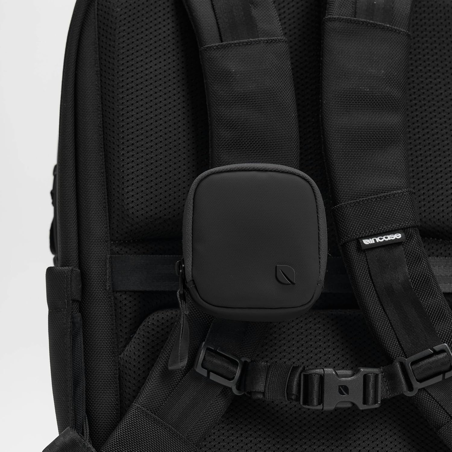 INCASE A.R.C. Compact Pouch with ReSpun 100% Recycled Polyester - Black