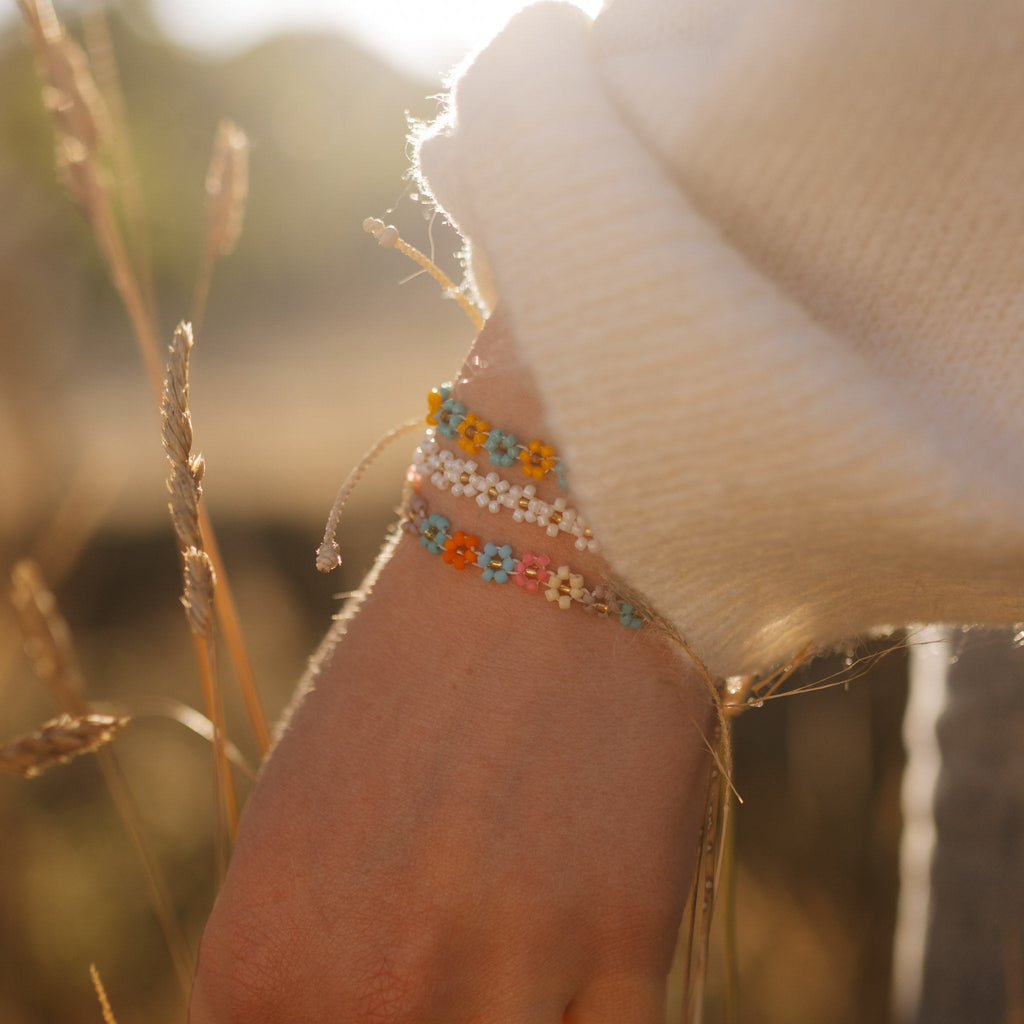 Kelopak Daisy Chain Beaded Bracelet