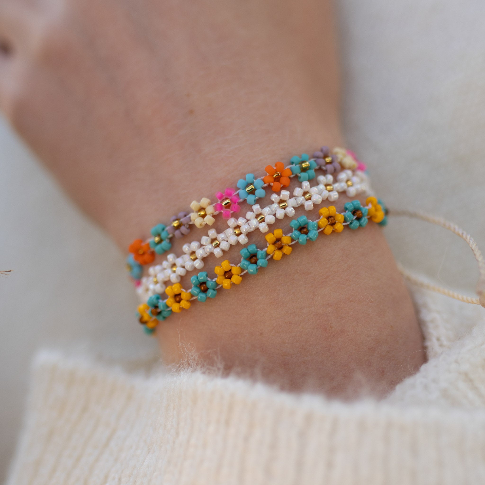 Kelopak Daisy Chain Beaded Bracelet