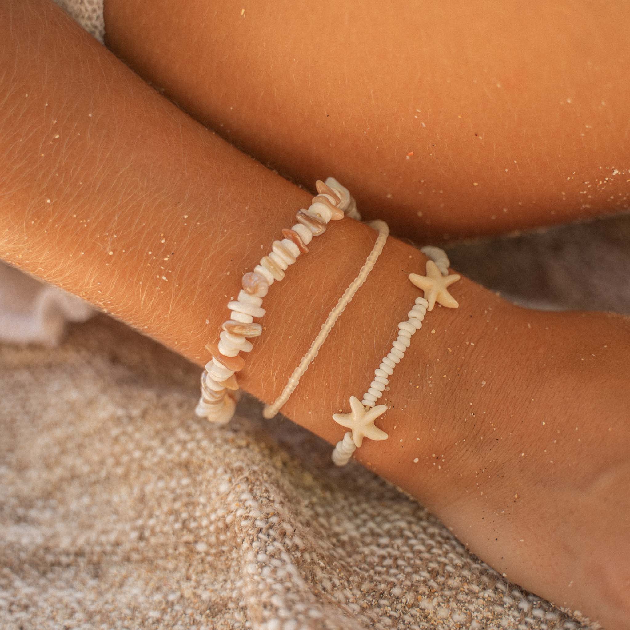 Alona Beach Shell Bracelet Set